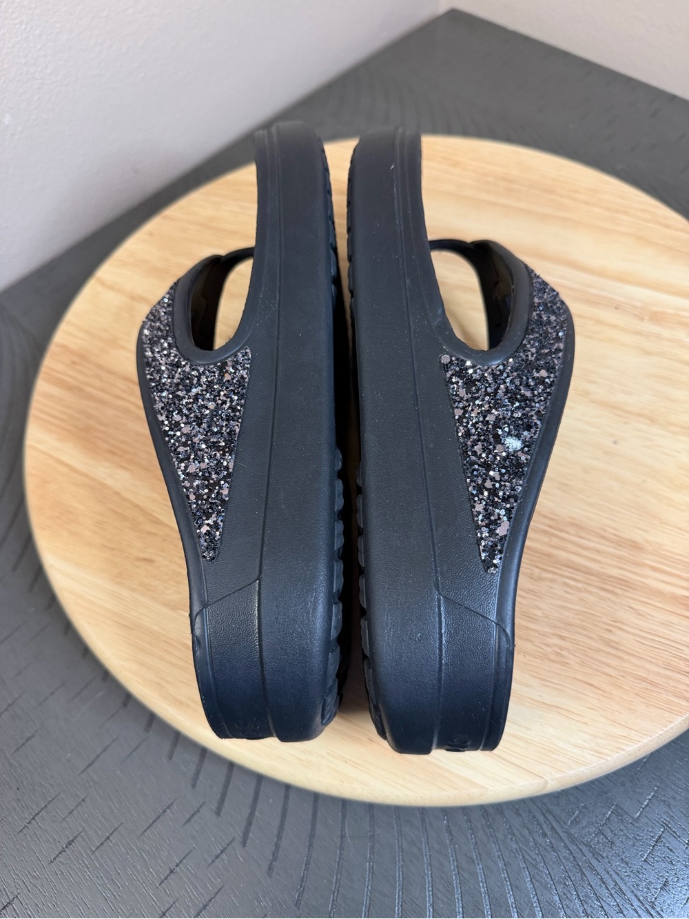 Crocs women’s Sloane Glitter Sandals - Picture 8 of 10